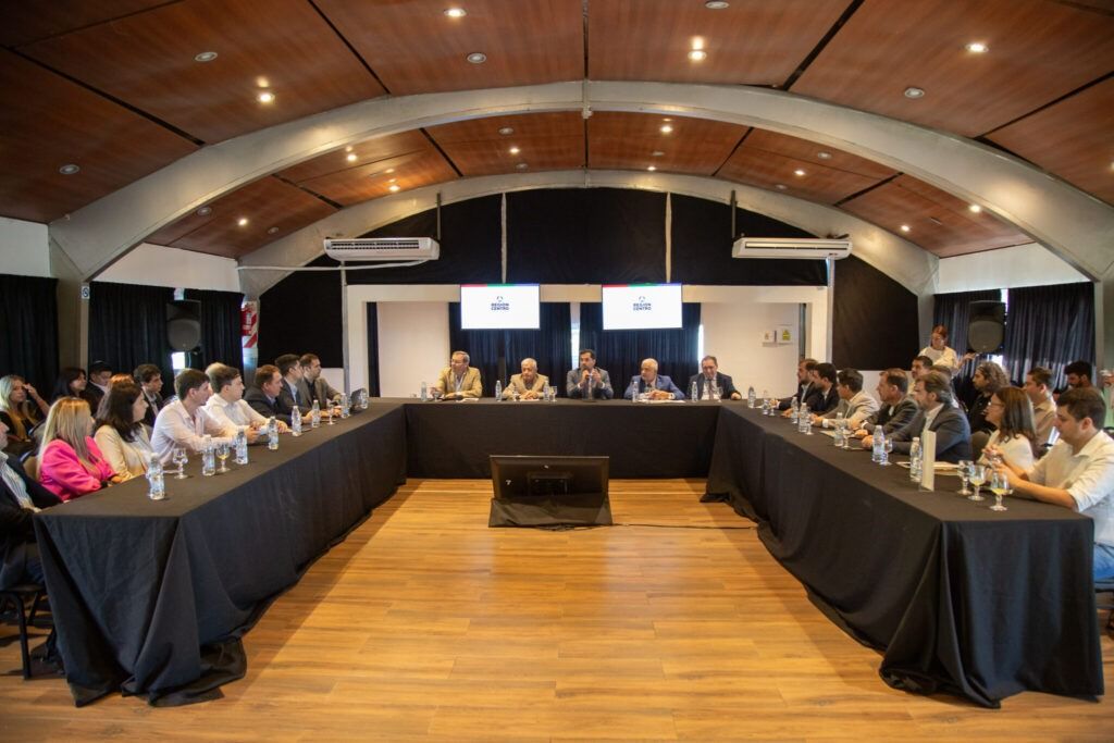 Diálogo Tripartito: Clave para el Desarrollo Tecnológico Regional